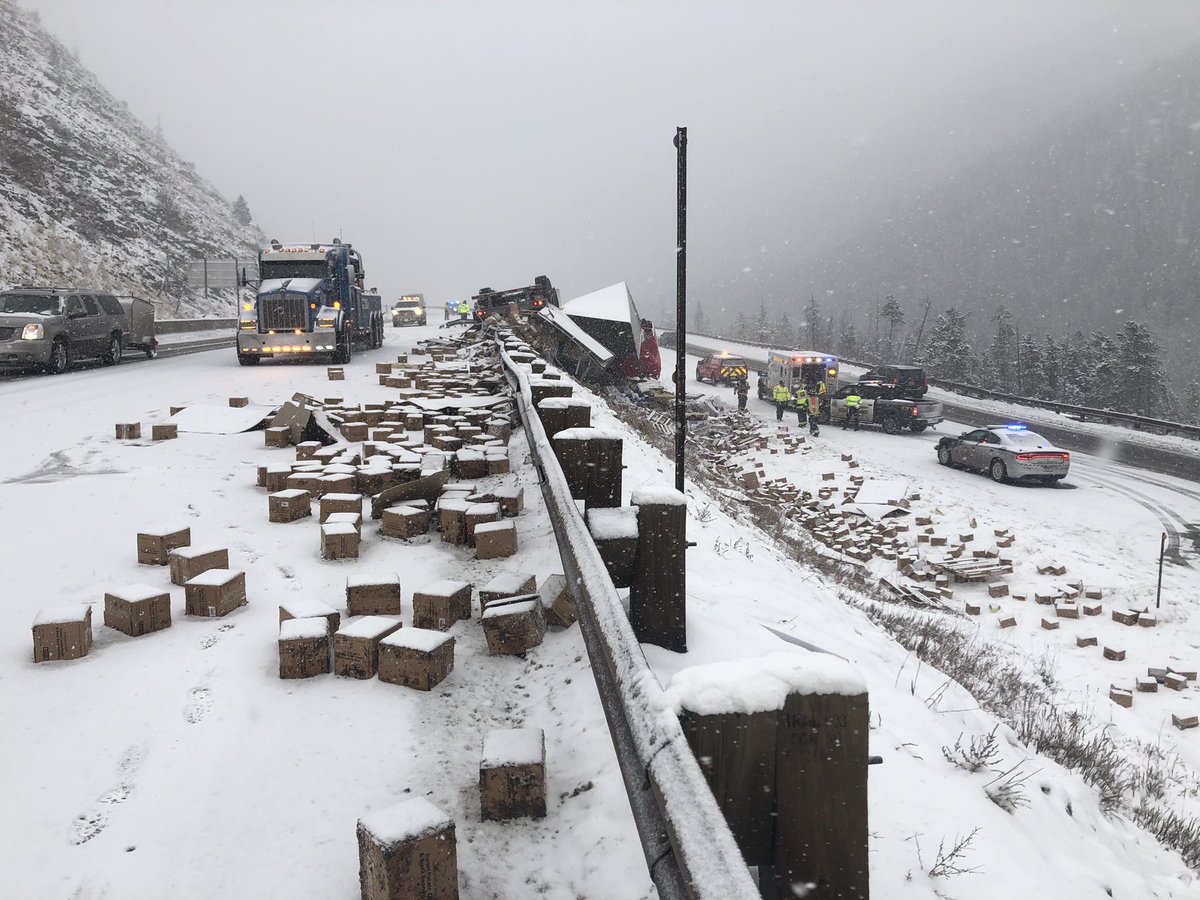 i-70closed-mountain-snow-nov92020.jpeg