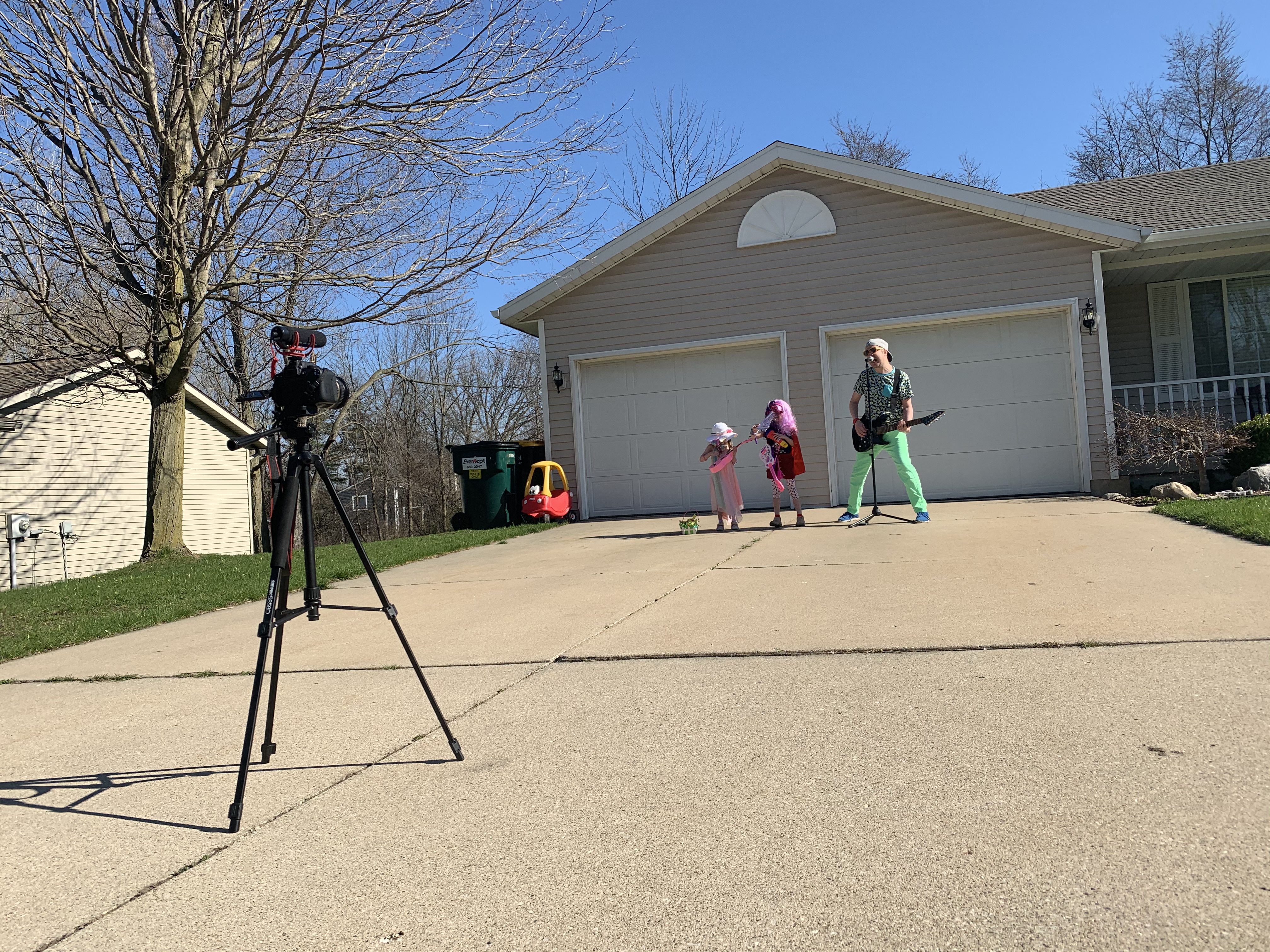 Be Nice: Dad creates music video with daughters to spread positive message