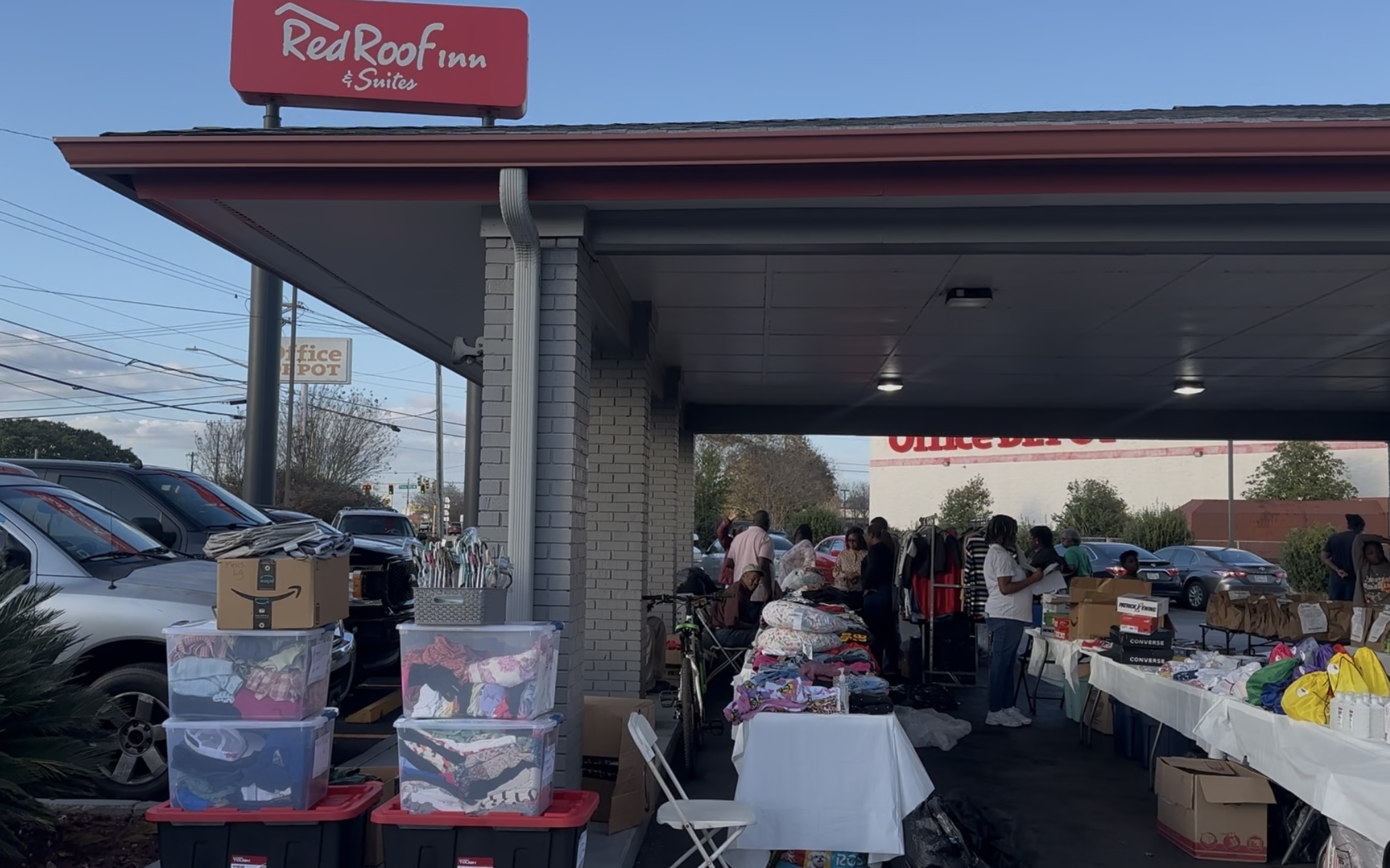 Community brings Christmas to 40+ kids living at Thomasville hotel