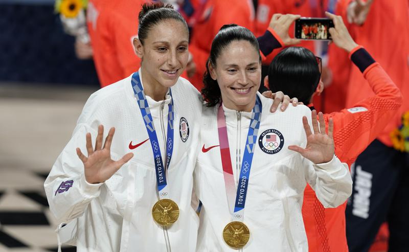 United States's Sue Bird, right, and Diana Taurasi 