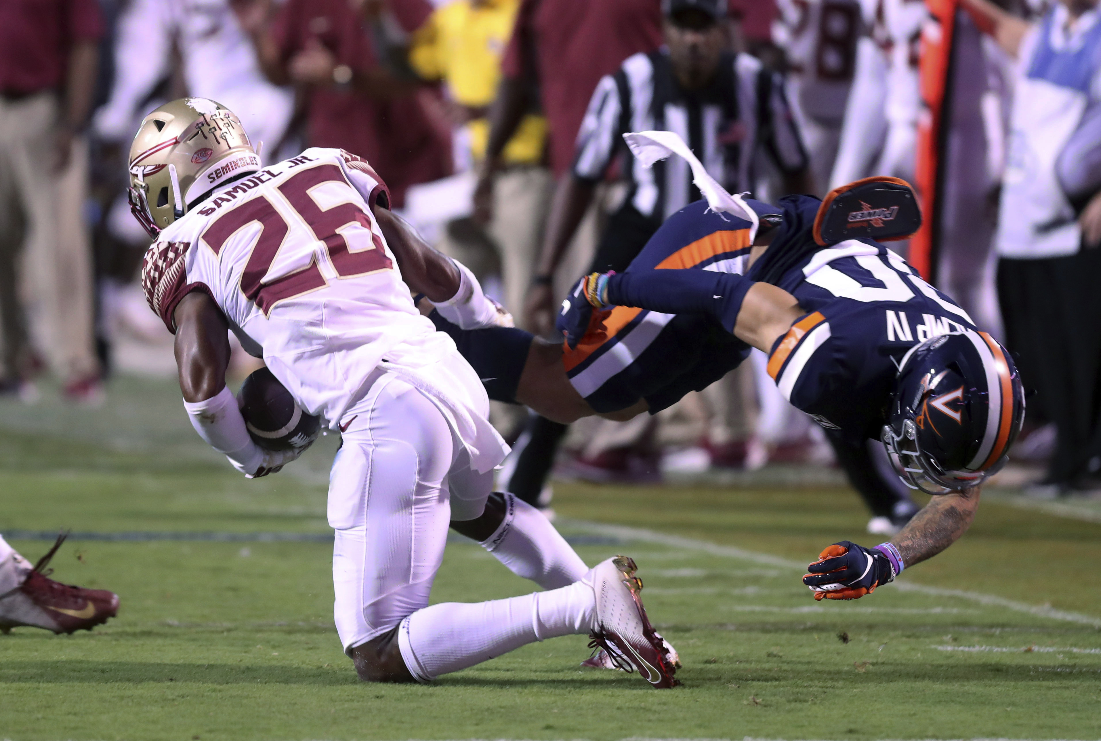 Florida State Seminoles defensive back Asante Samuels intercepts pass vs. Virginia Cavaliers in 2019