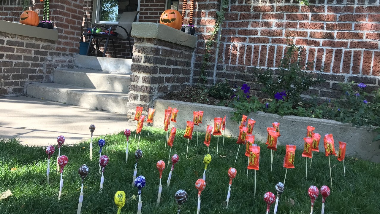 Mom creates 'candy sticking' hack to help keep trick-or-treaters safe this Halloween