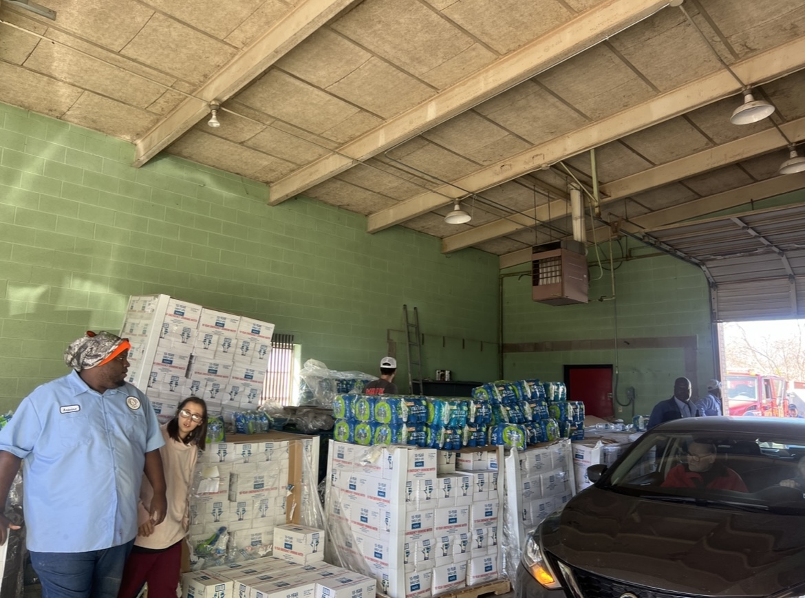 City of Marlin gives out packs of water