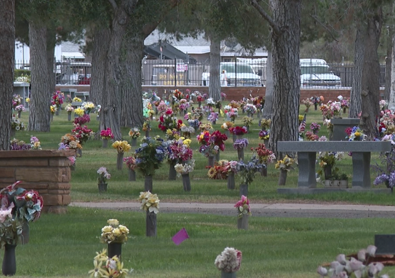 Cemetery funeral KNXV