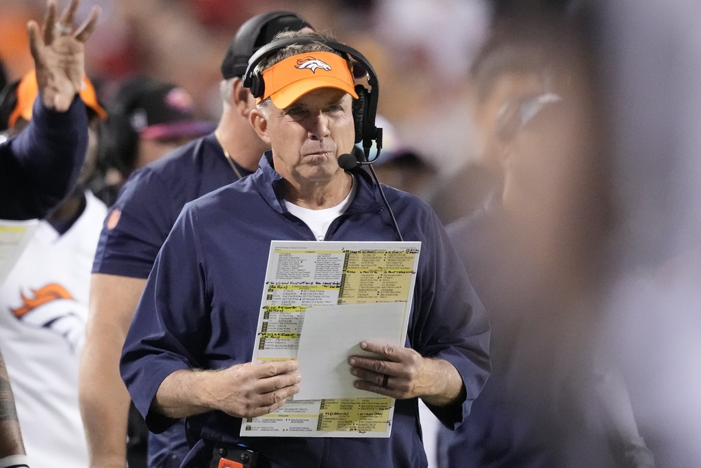Broncos Chiefs Football
