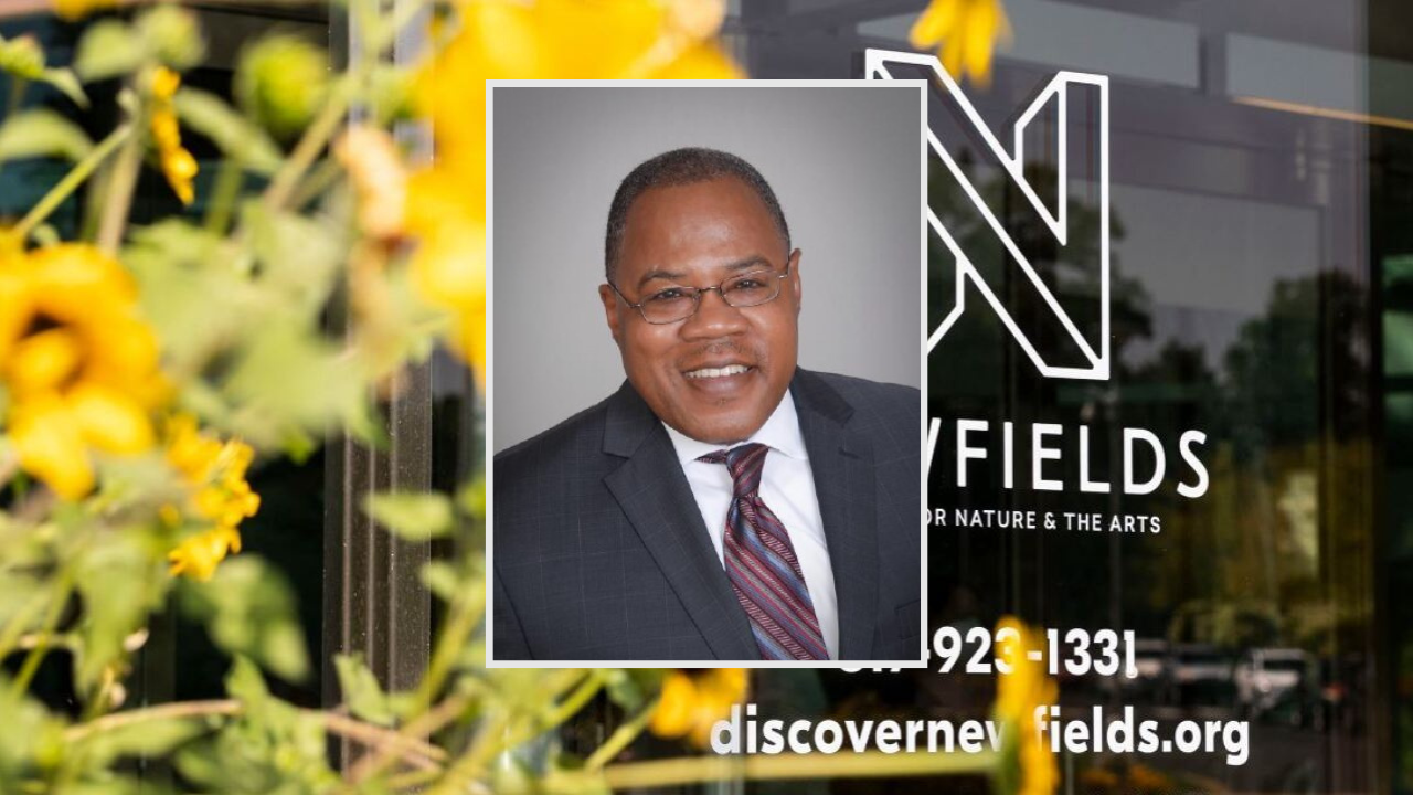 CENTERED PORTRAIT PHOTO WITH BACKGROUND (7).png