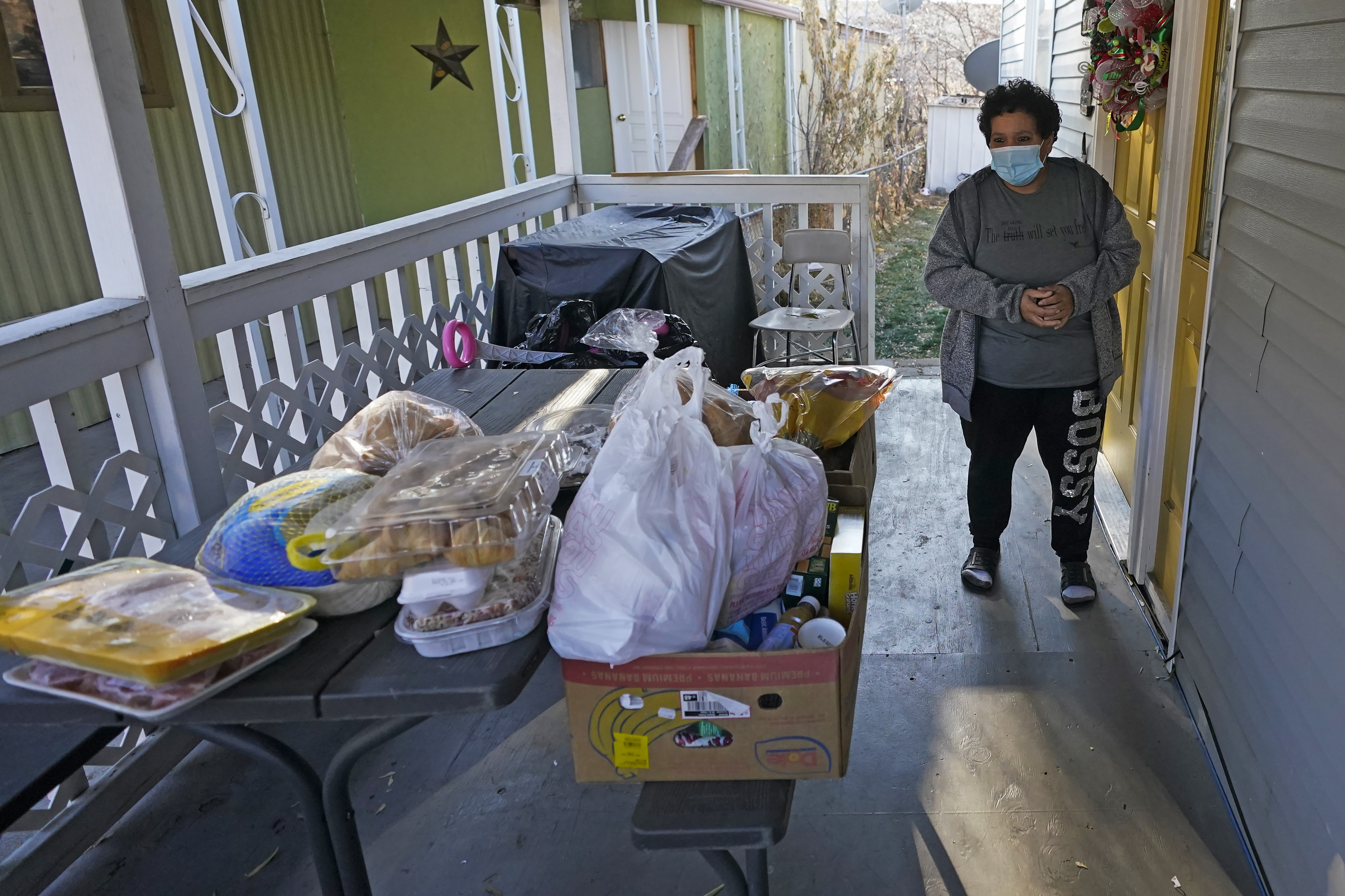 Empty seats, delivered feasts as virus changes Thanksgiving