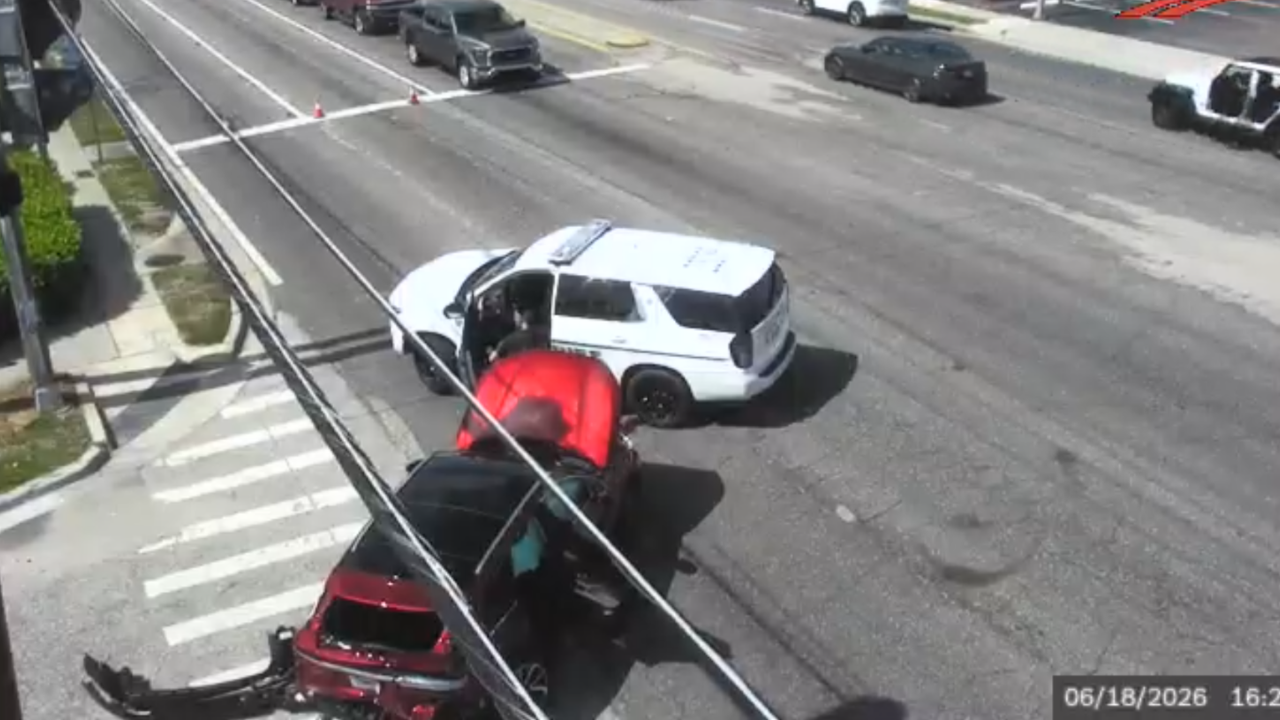 Lanes closed after crash on Tamiami trail in Sarasota