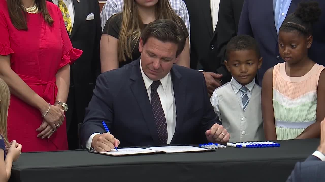 Desantis signs bill for Bright Futures WFTS.png