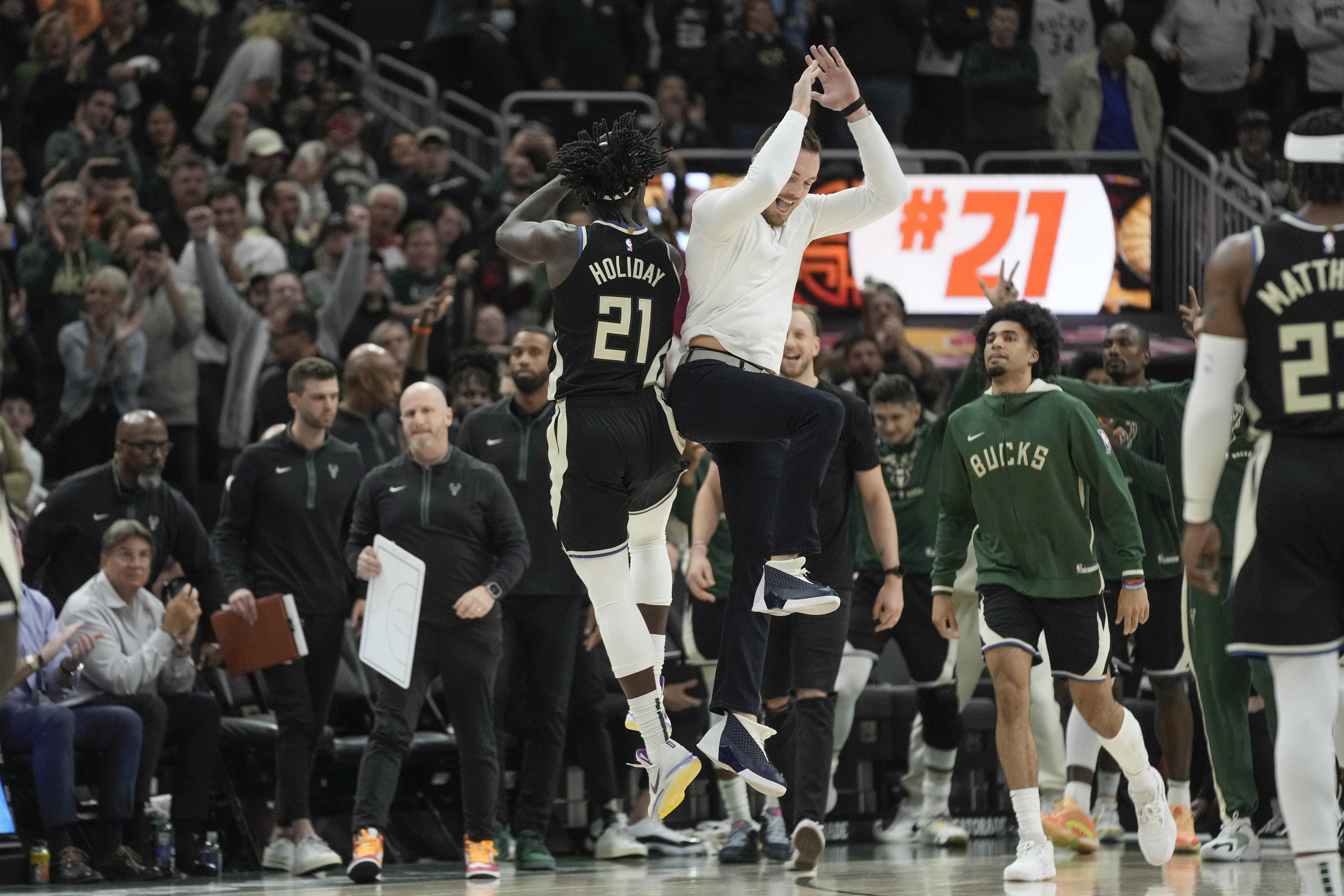 Jrue Holliday Pistons Bucks Basketball