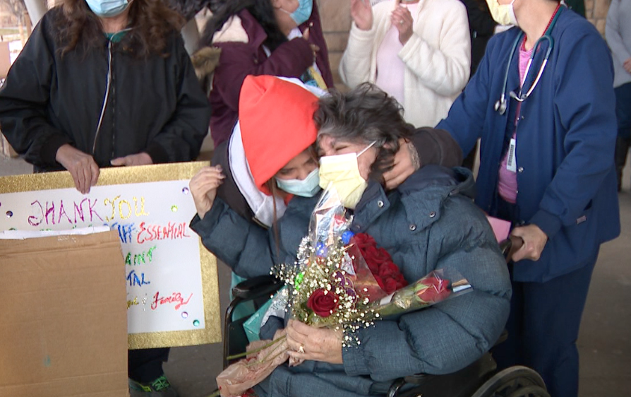 COVID-19 survivor and family reunited after 69 days in hospital, 42 on a ventilator - Vimarsana News