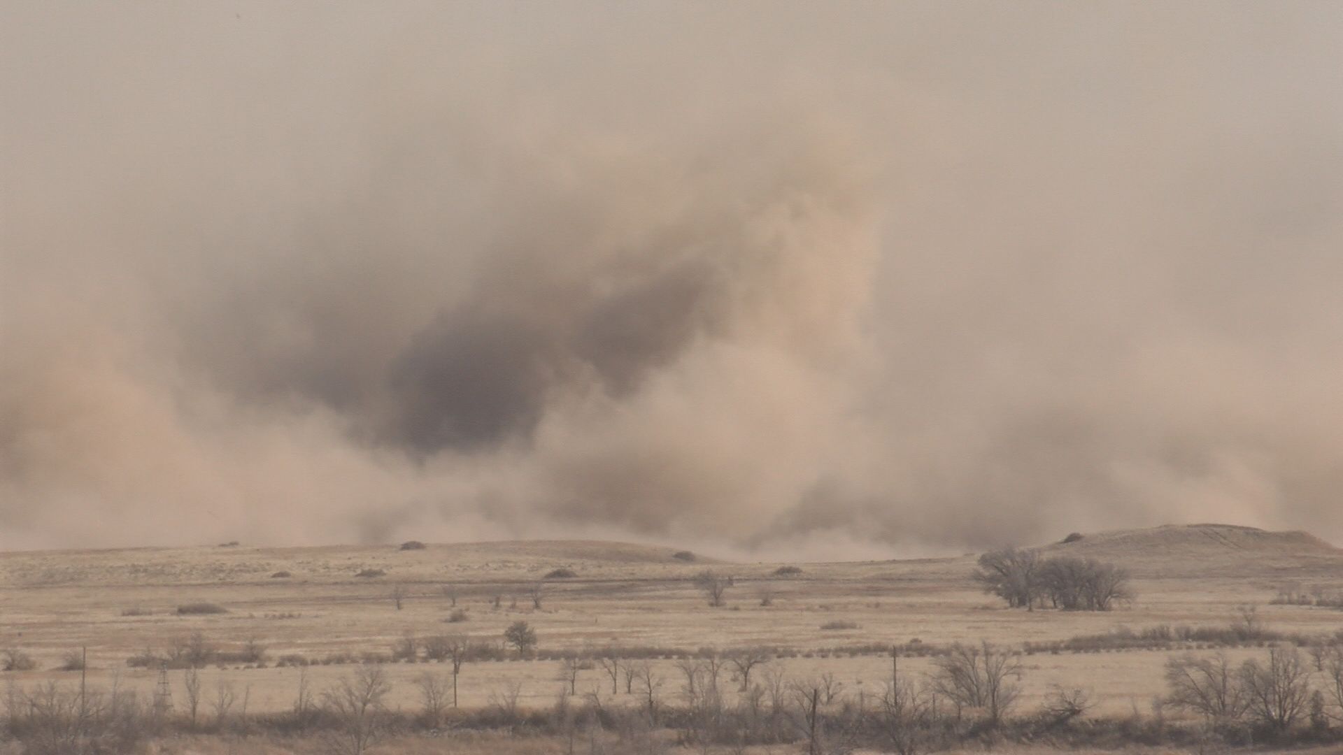 Dust wall 