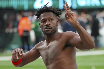 antonio brown leaving team.jpeg