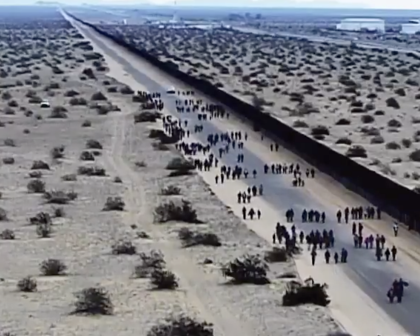 immigrants cross border into Yuma