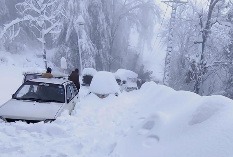 Cold kills 22 stuck in cars in heavy snow at Pakistan resort - Vimarsana News