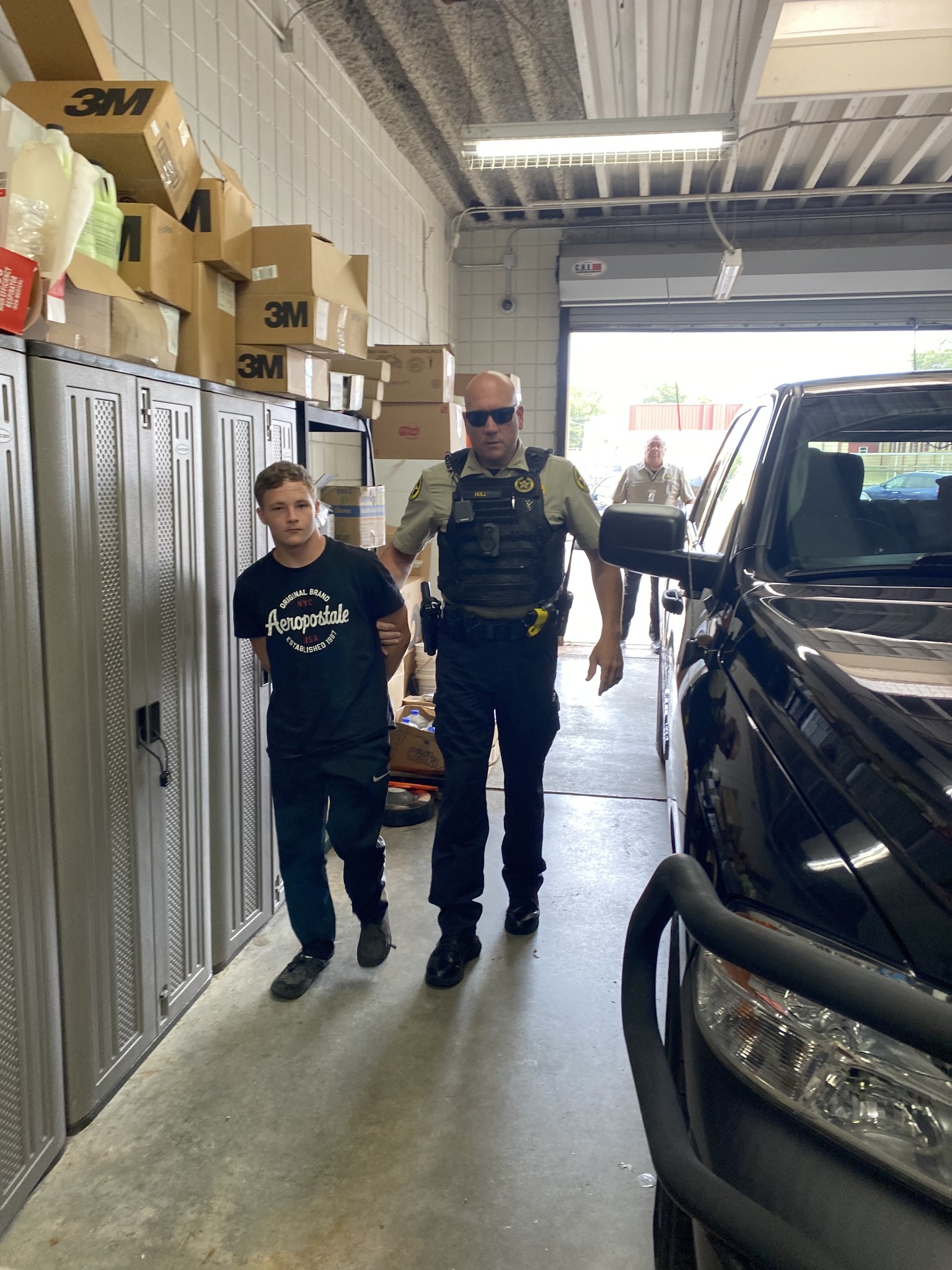 PHOTO Okay gun at school arrest 