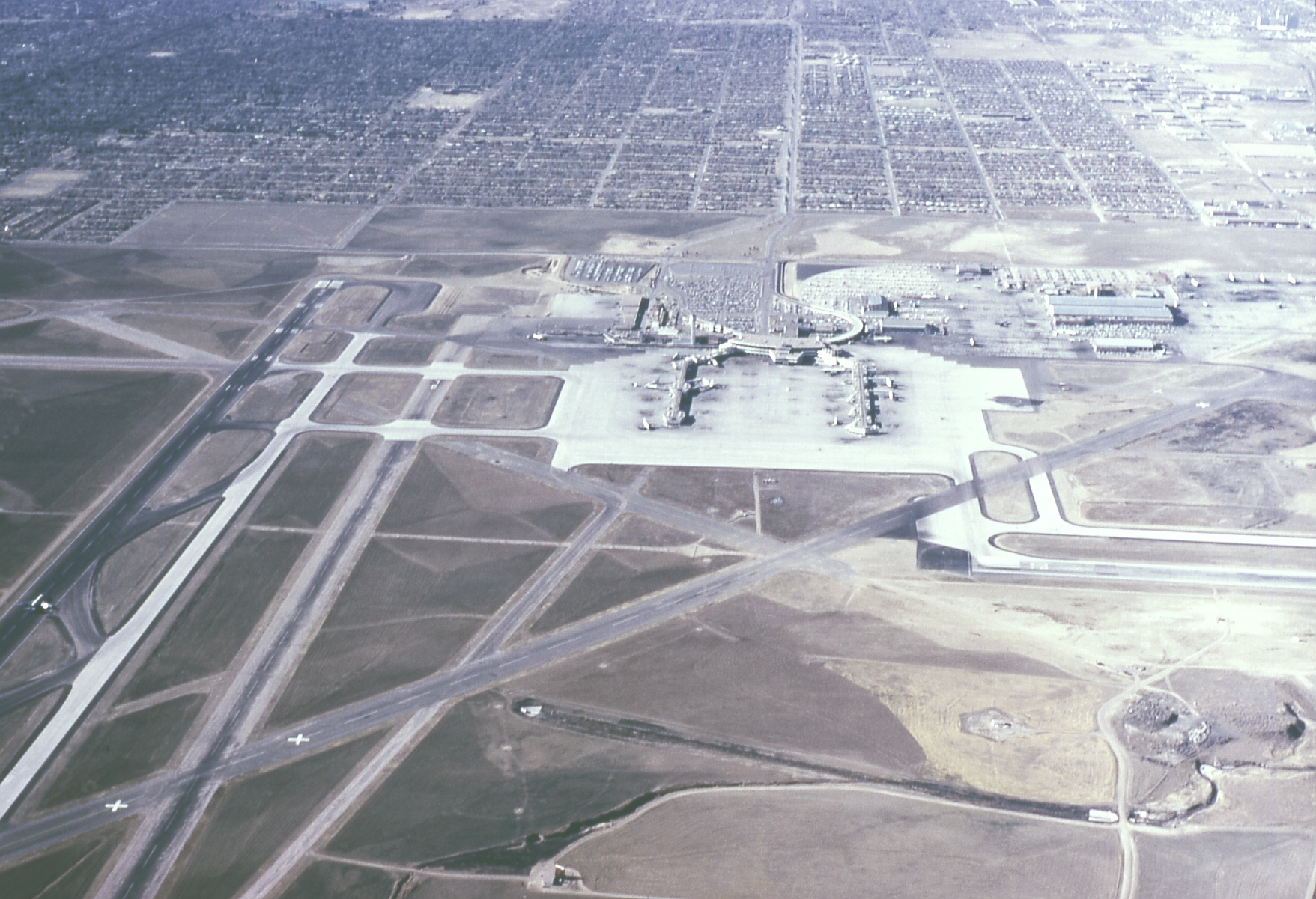 Jan1966-StapletonAirportDenver.jpg