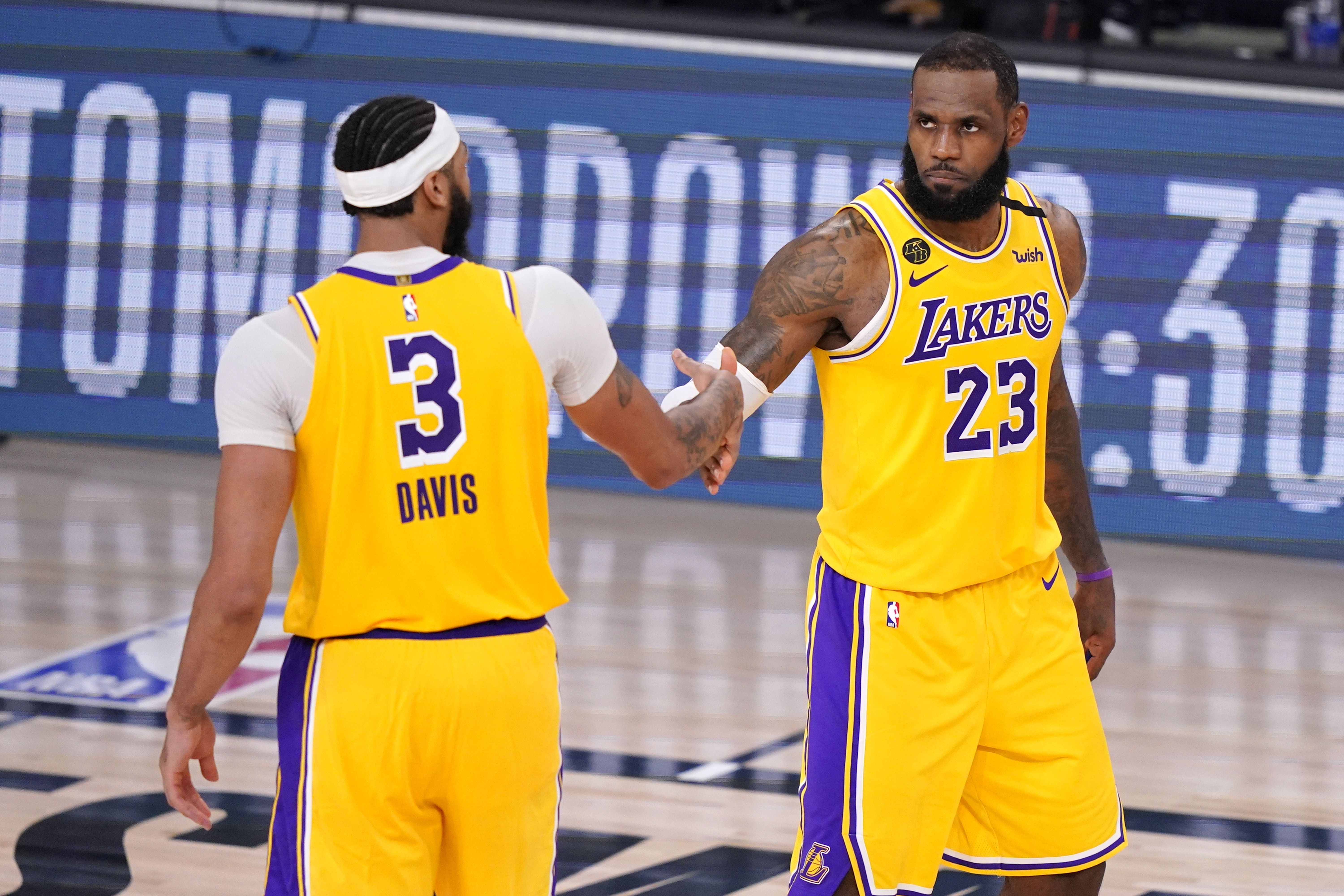 Lakers Nuggets Basketball.jpg