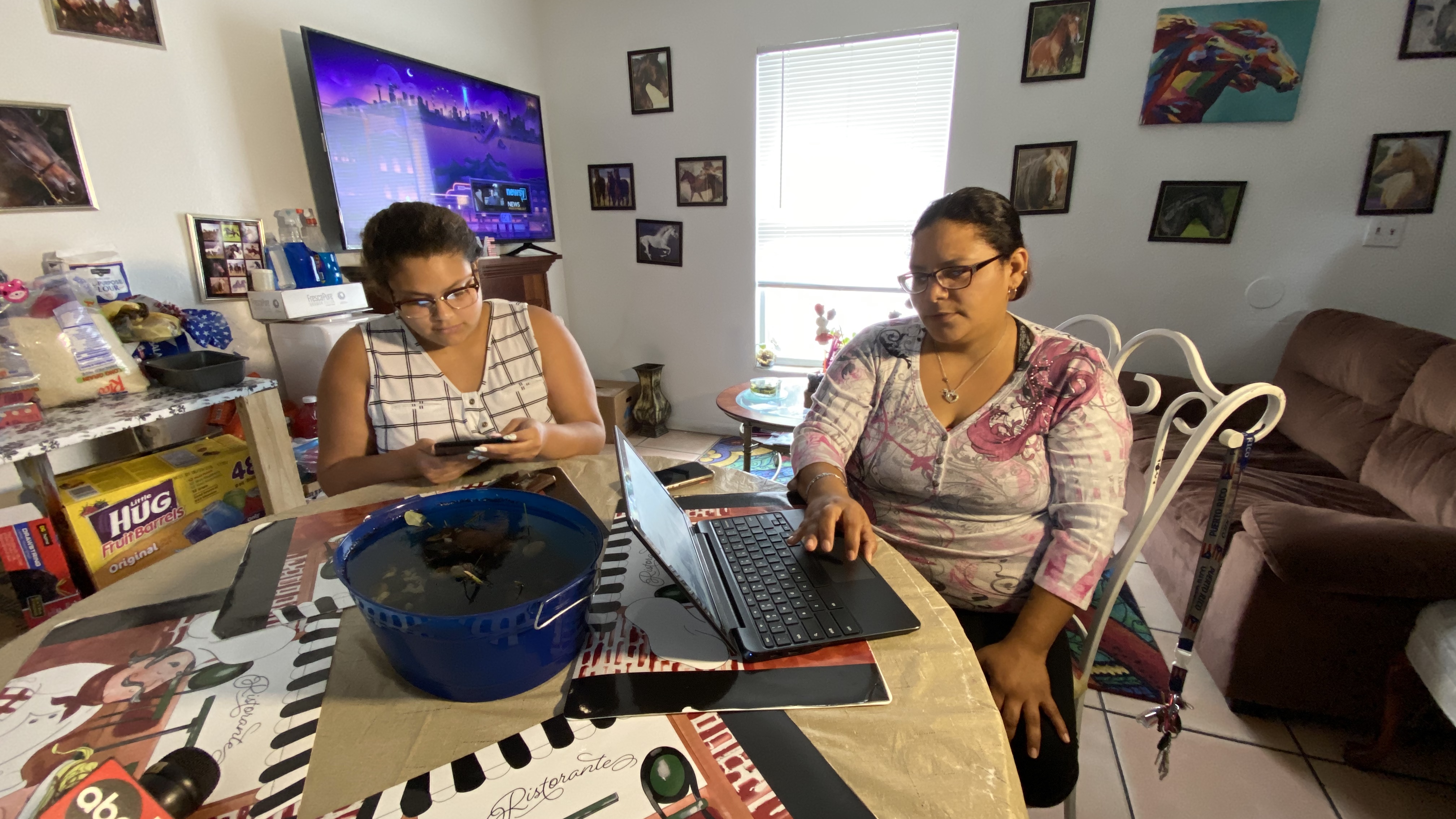 Family-using-free-internet-through-Wimauma-Connects