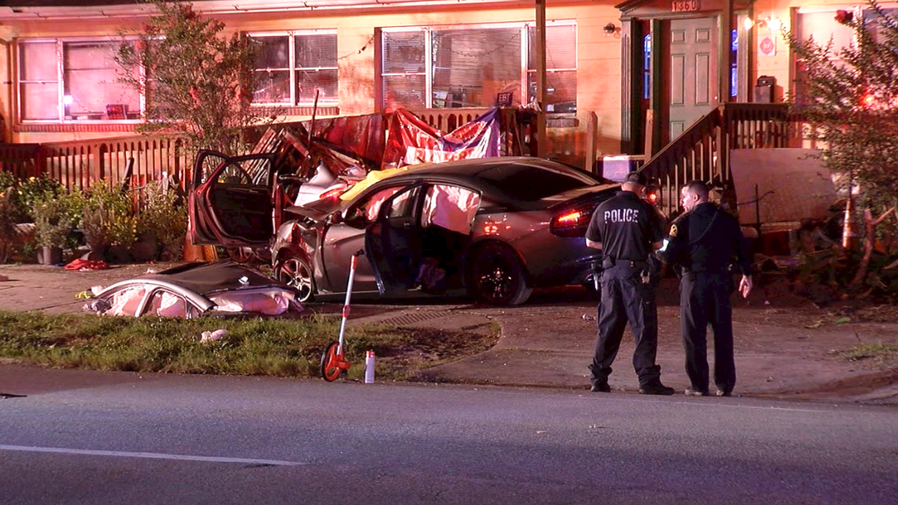 crash-into-building-16th-Street-South