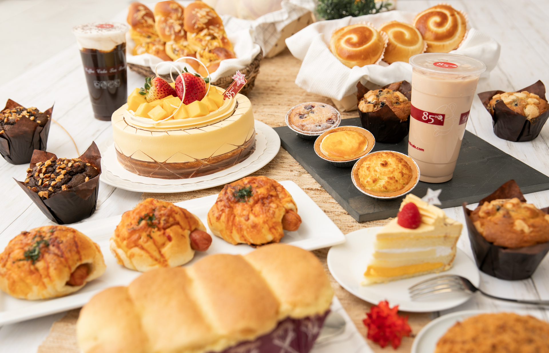 85°C Bakery Cafe offerings. 
