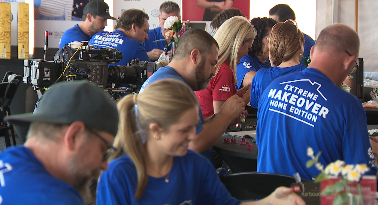 extreme makeover home edition volunteers