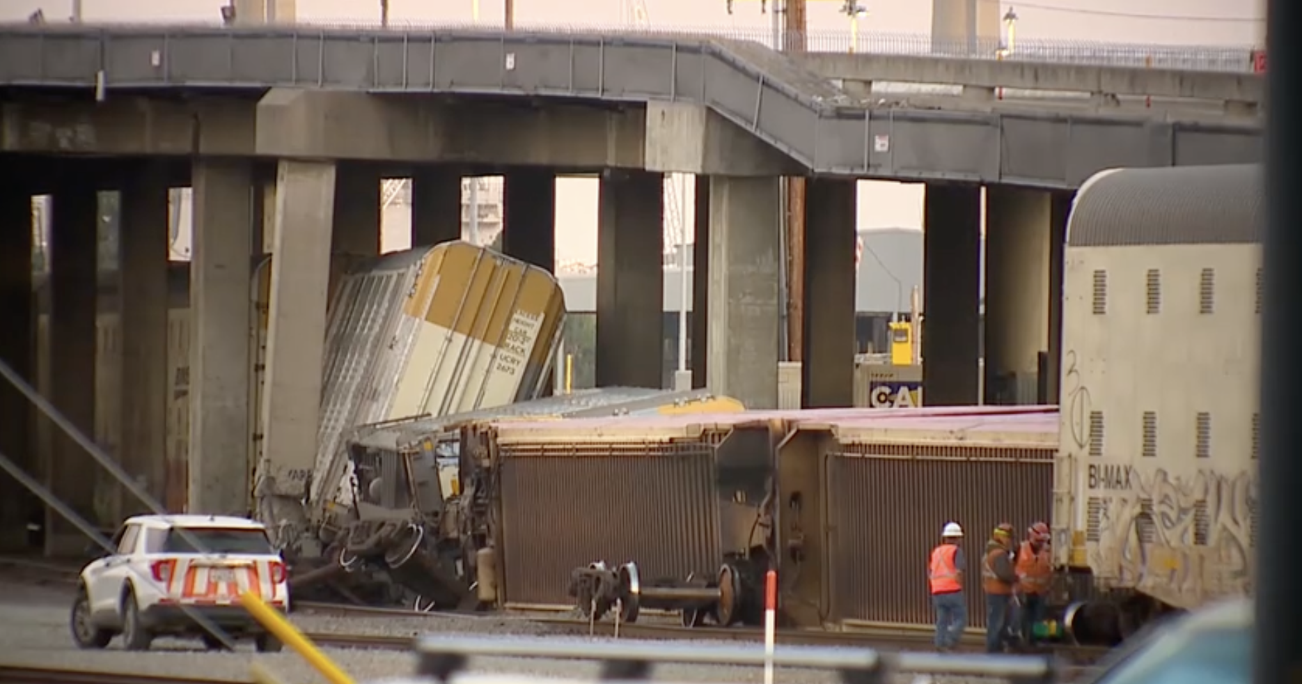 train derailment harbor drive 