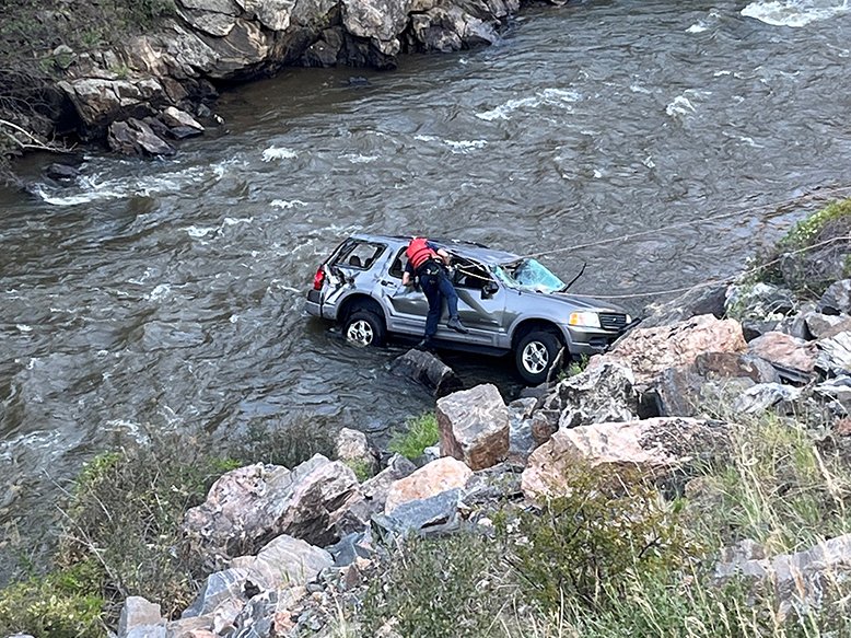 SUV IN WATER-CLEAR CREEK CANYON CLOSURE Aug 17 2022