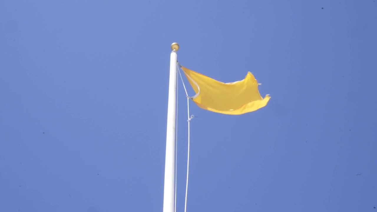 Yellow warning flag