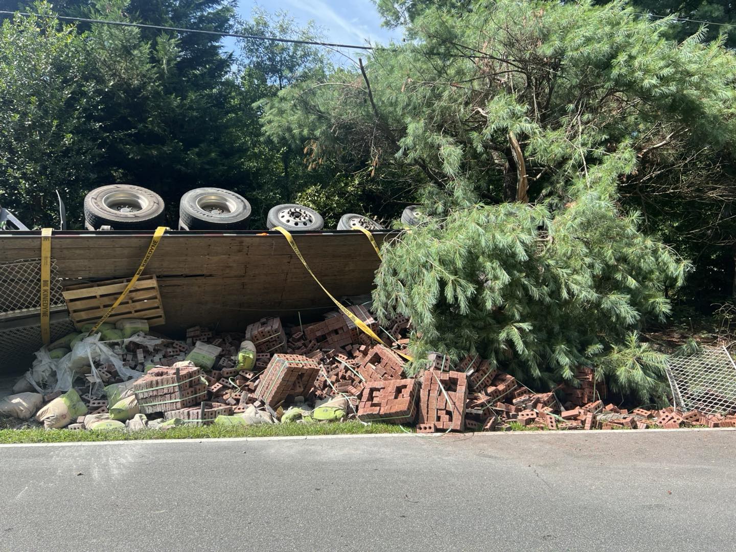 Spilled bricks 01.jpg