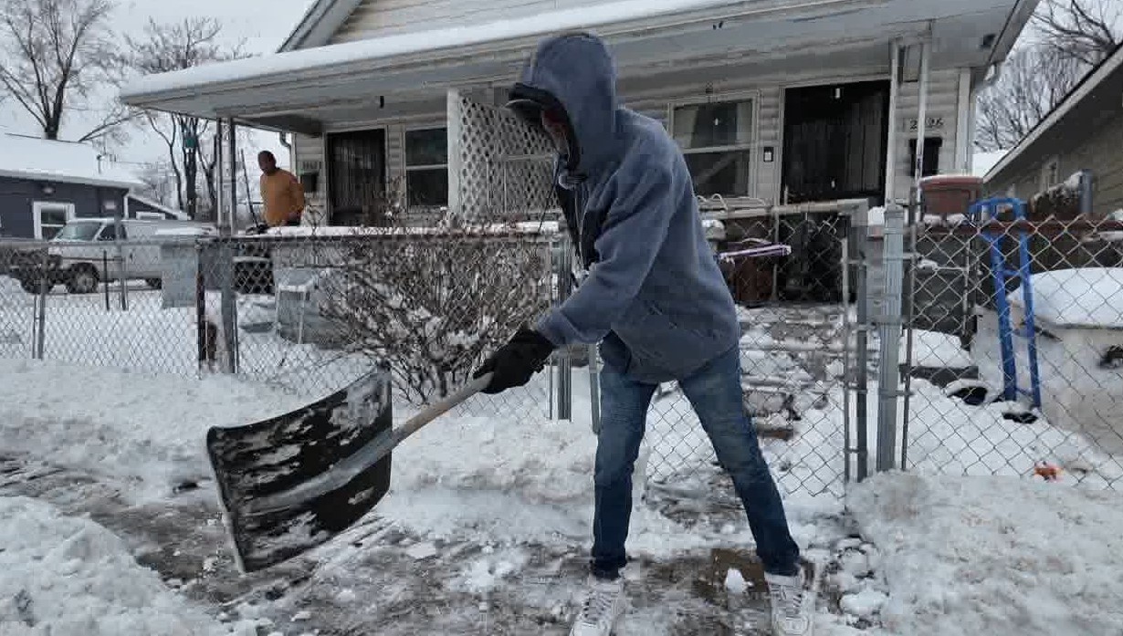 shoveling snow5.jpg
