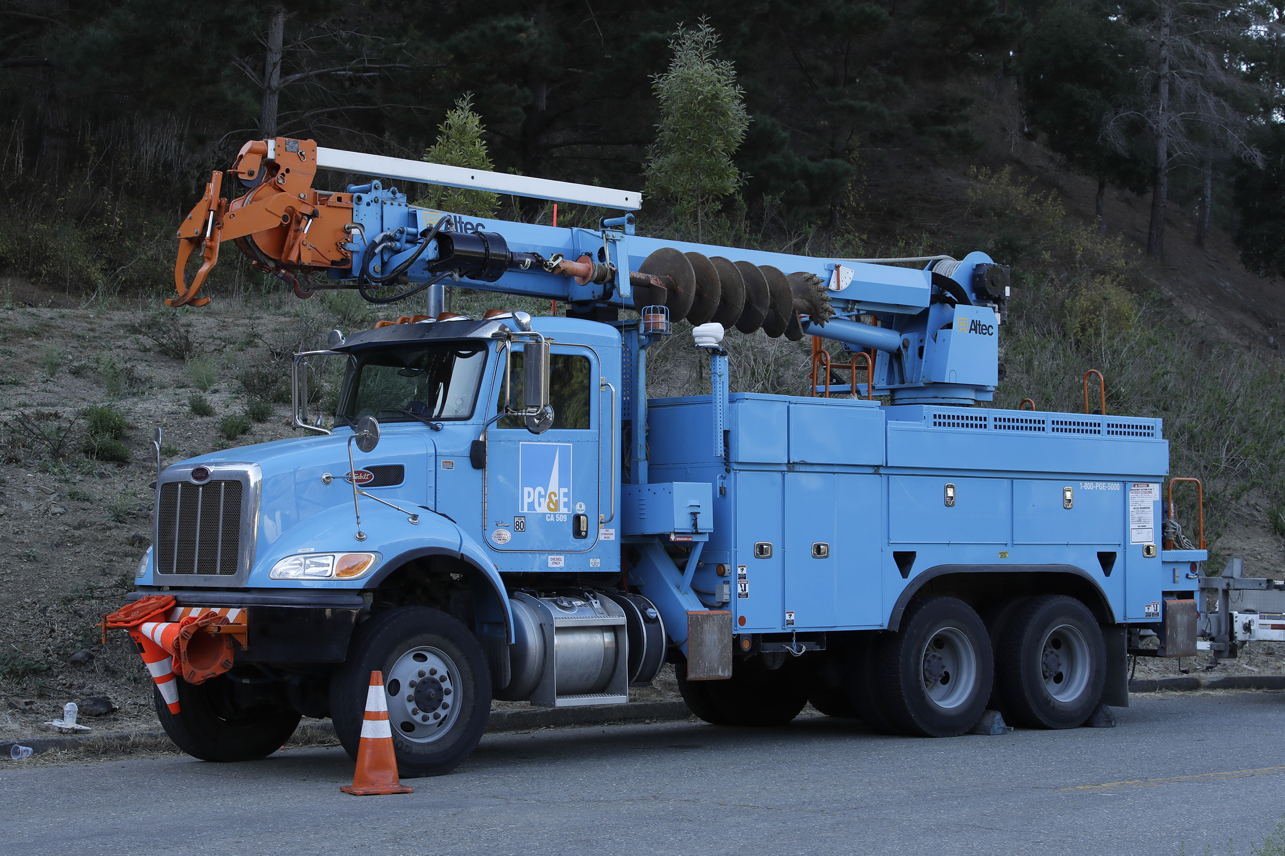 PG&E maintenance truck