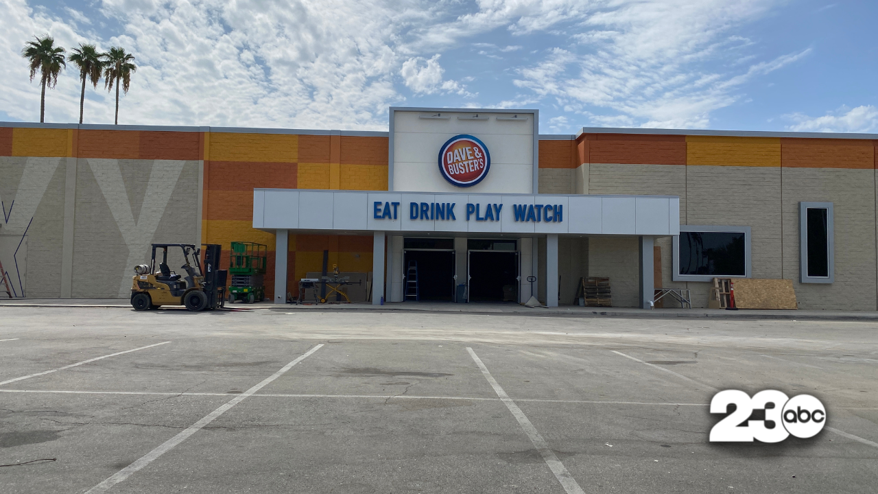 Dave & Busters, Valley Plaza Mall