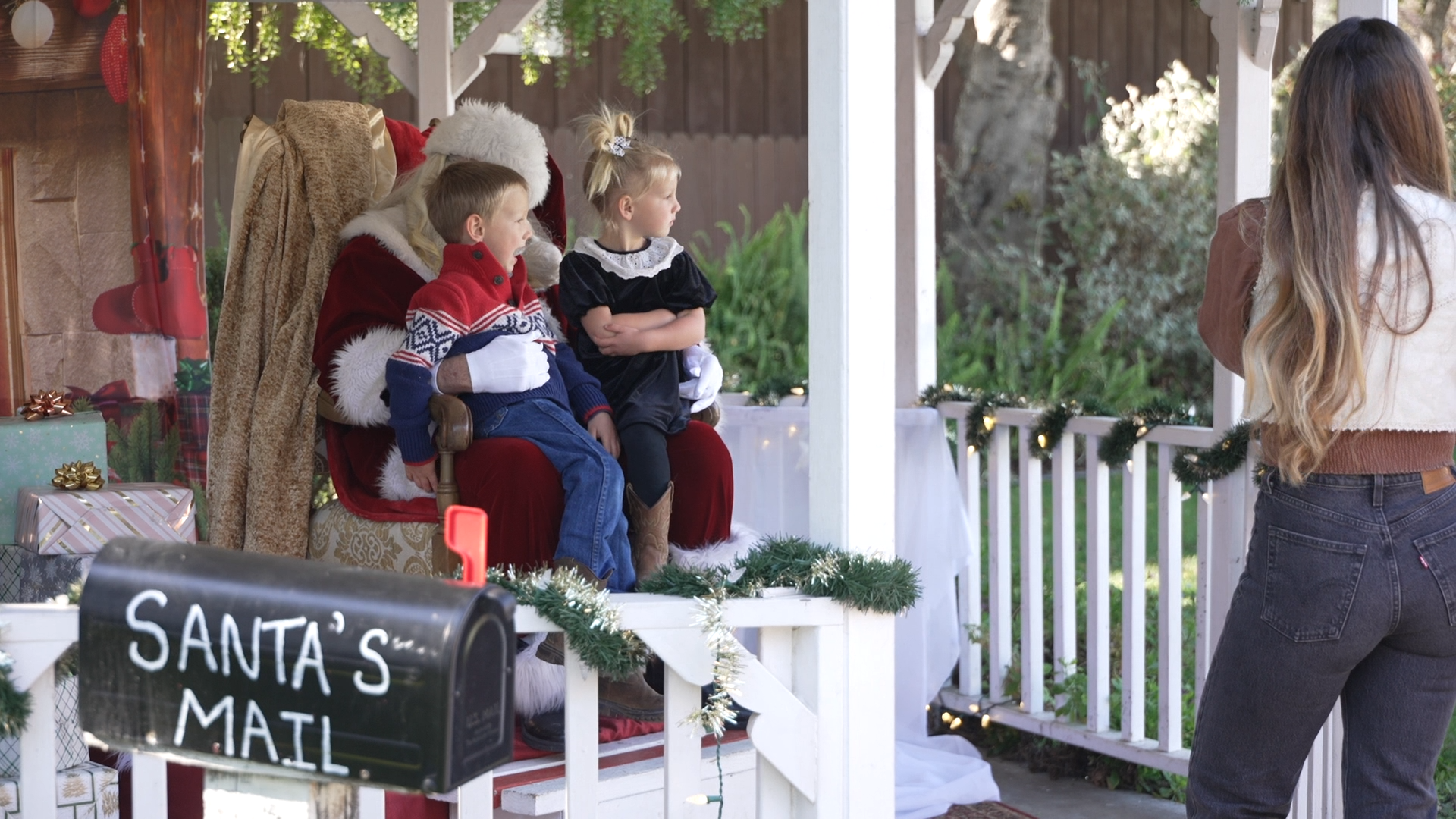 SANTA PALO MESA PIZZA PARTY VO.00_00_32_14.Still001.png