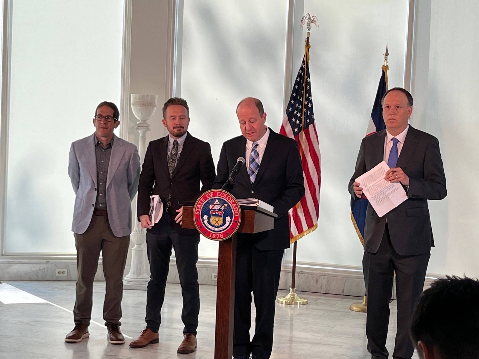 Polis with economic advisors 