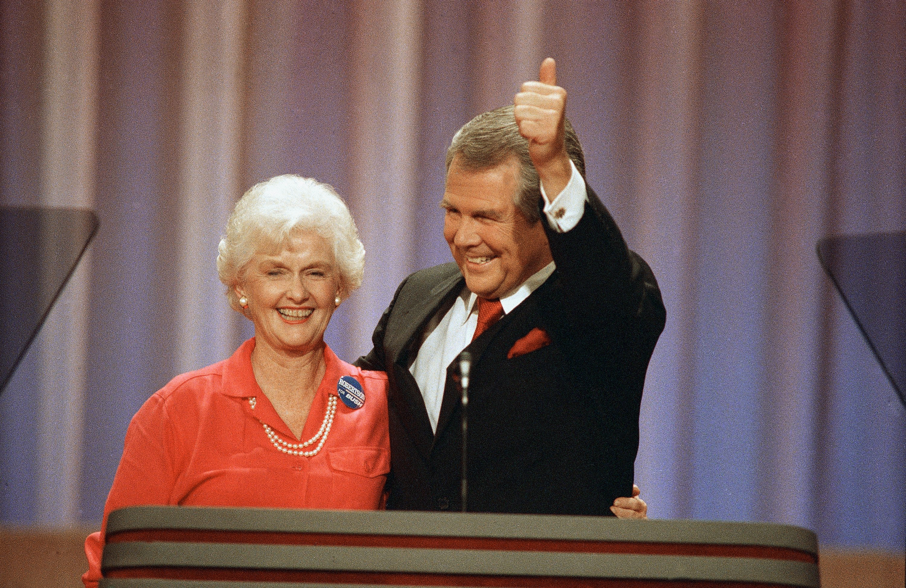 Dede Robertson, Pat Roberson