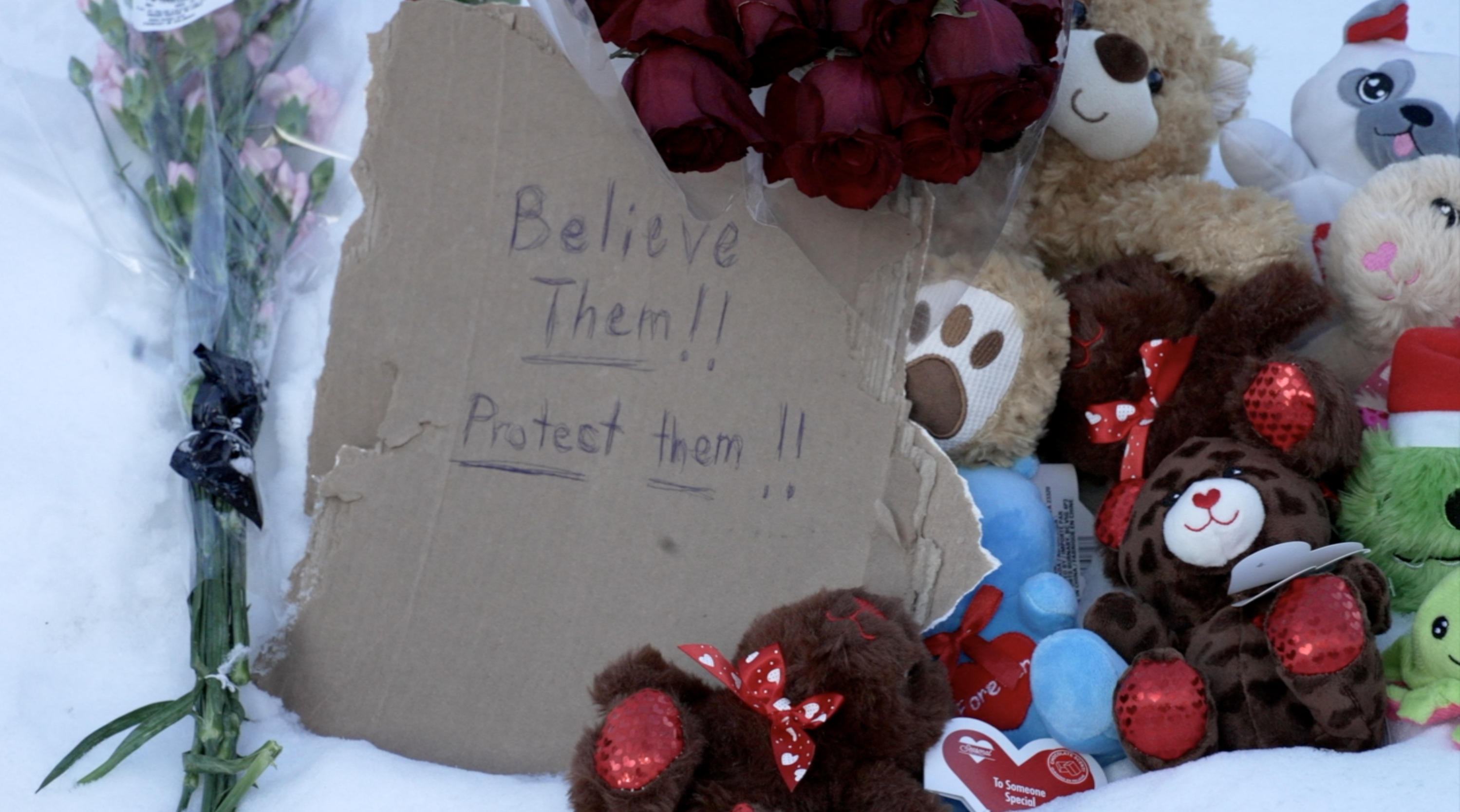 Grand Rapids neighbors honor family killed in triple homicide 