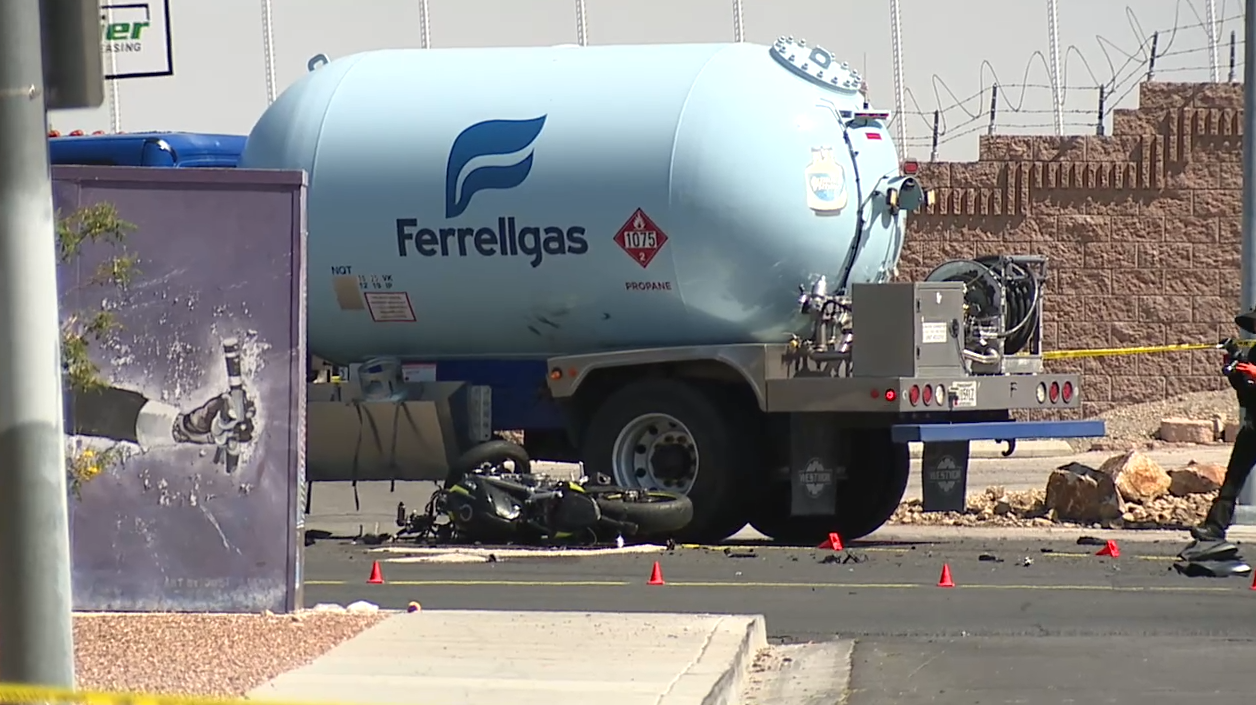 Motorcyclist dead after crash in east valley, LVMPD investigating