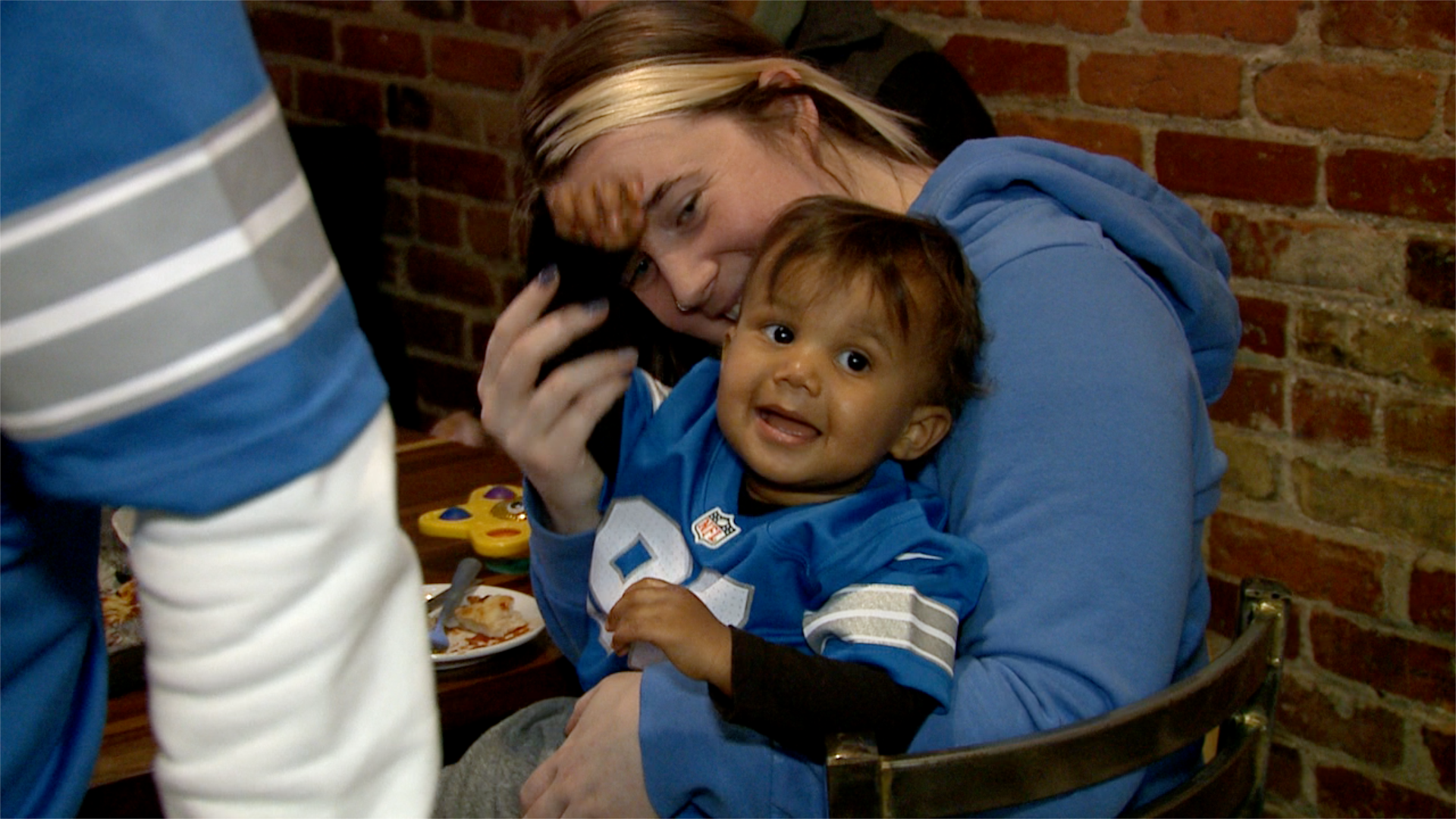 Lions roar to victory: Detroit clinches top seed in playoffs