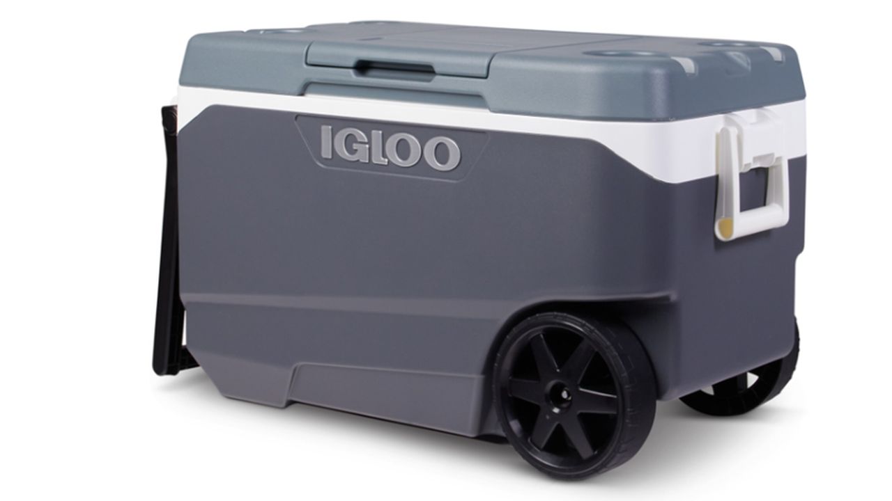 Recalled Igloo 90QT Flip & Tow Rolling Cooler in Tactical Gray Body and Deep Slate Stone Lid.
U.S. Consumer Product Safety Commission