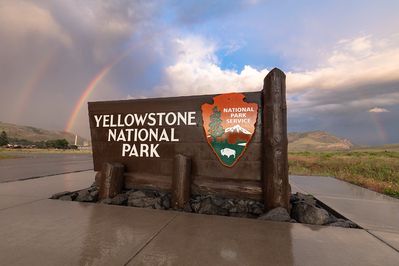 Yellowstone North Entrance park sign, double rainbow
