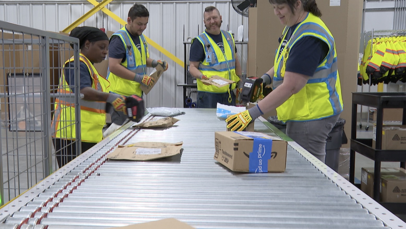 Amazon workers.jpg