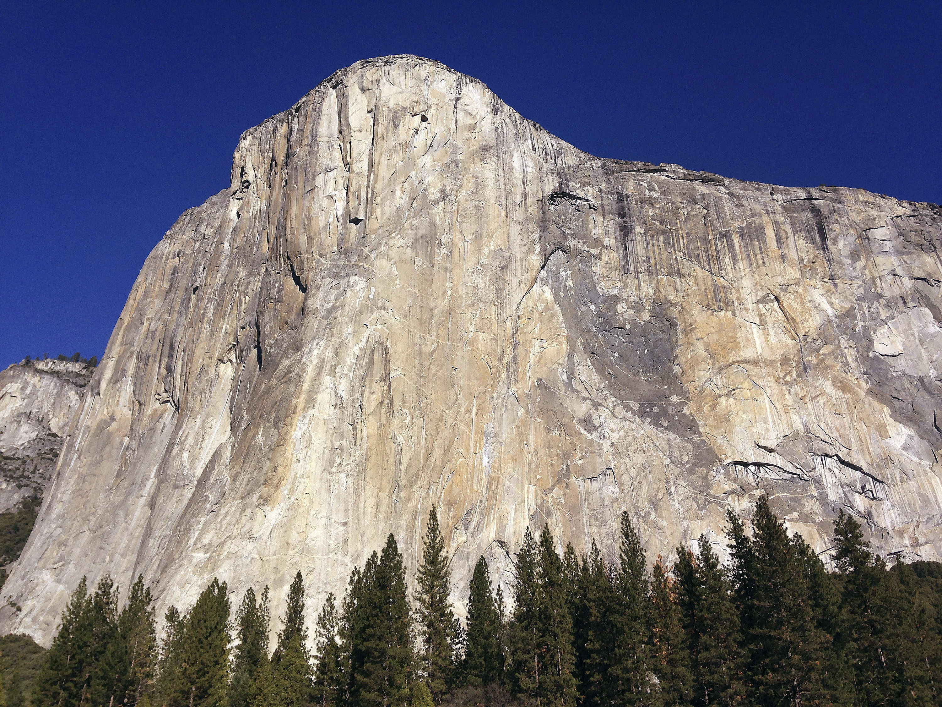 Woman becomes 1st female climber to free-climb El Capitan's Golden Gate route in 1 day