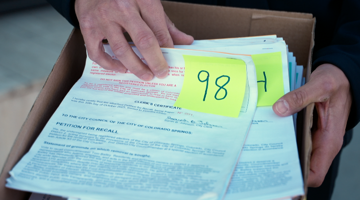 Signatures gathered: Pine Creek homeowners hand Councilman Tom Bailey's recall effort over to City Clerk