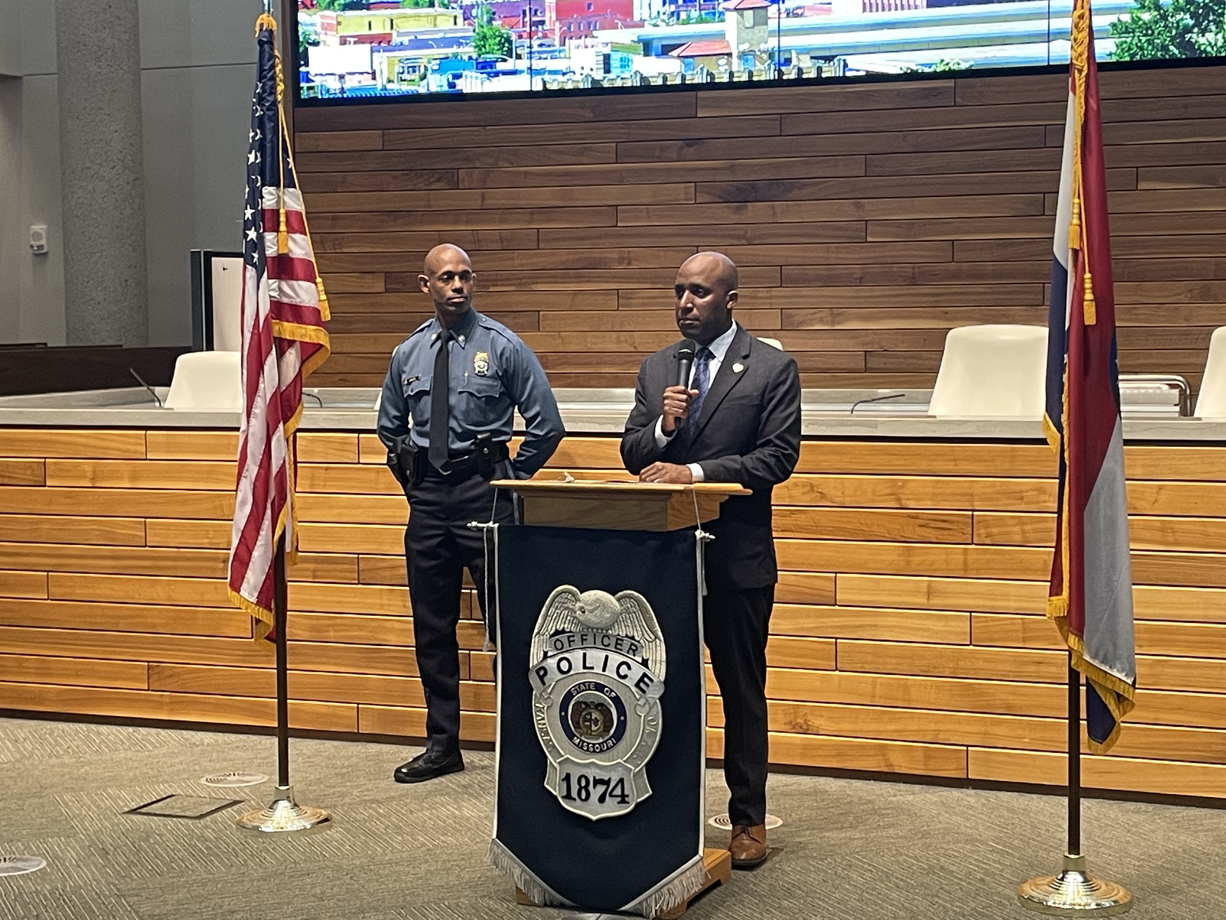 mayor quinton lucas at PD.JPG
