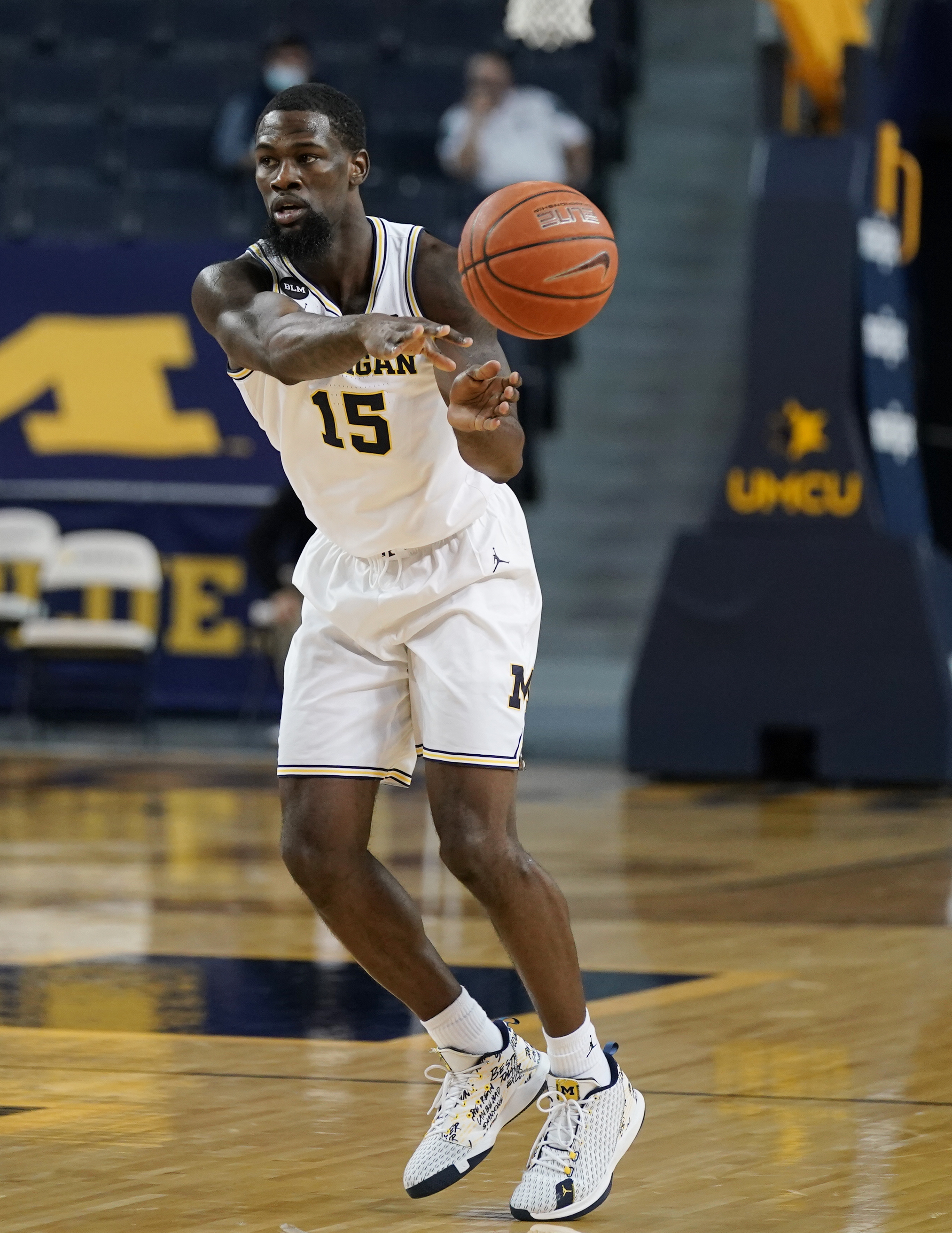 Wolverines shrug off slow start, blast UCF 80-58