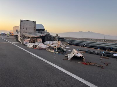 Head-on semi-tractor crash blocking I-15 traffic south of Mesquite
