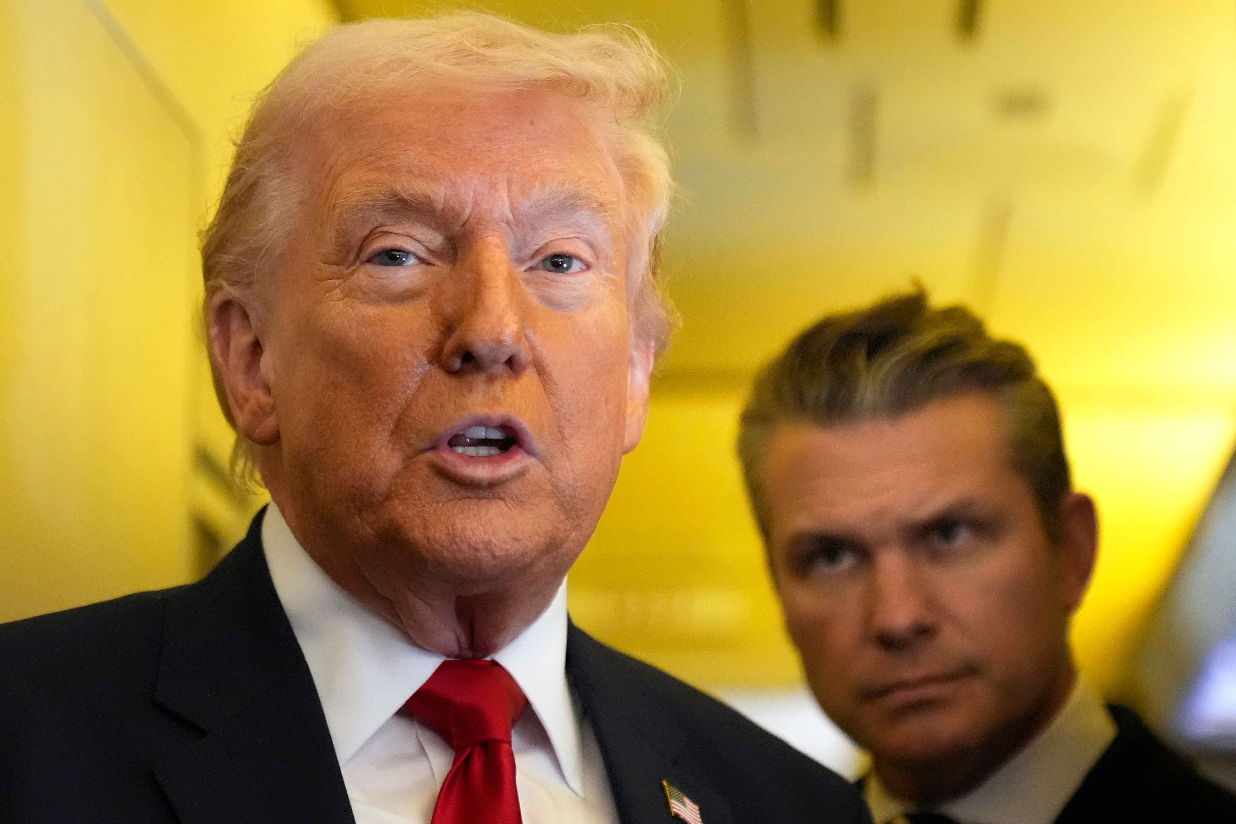 Donald Trump, Pete Hegseth