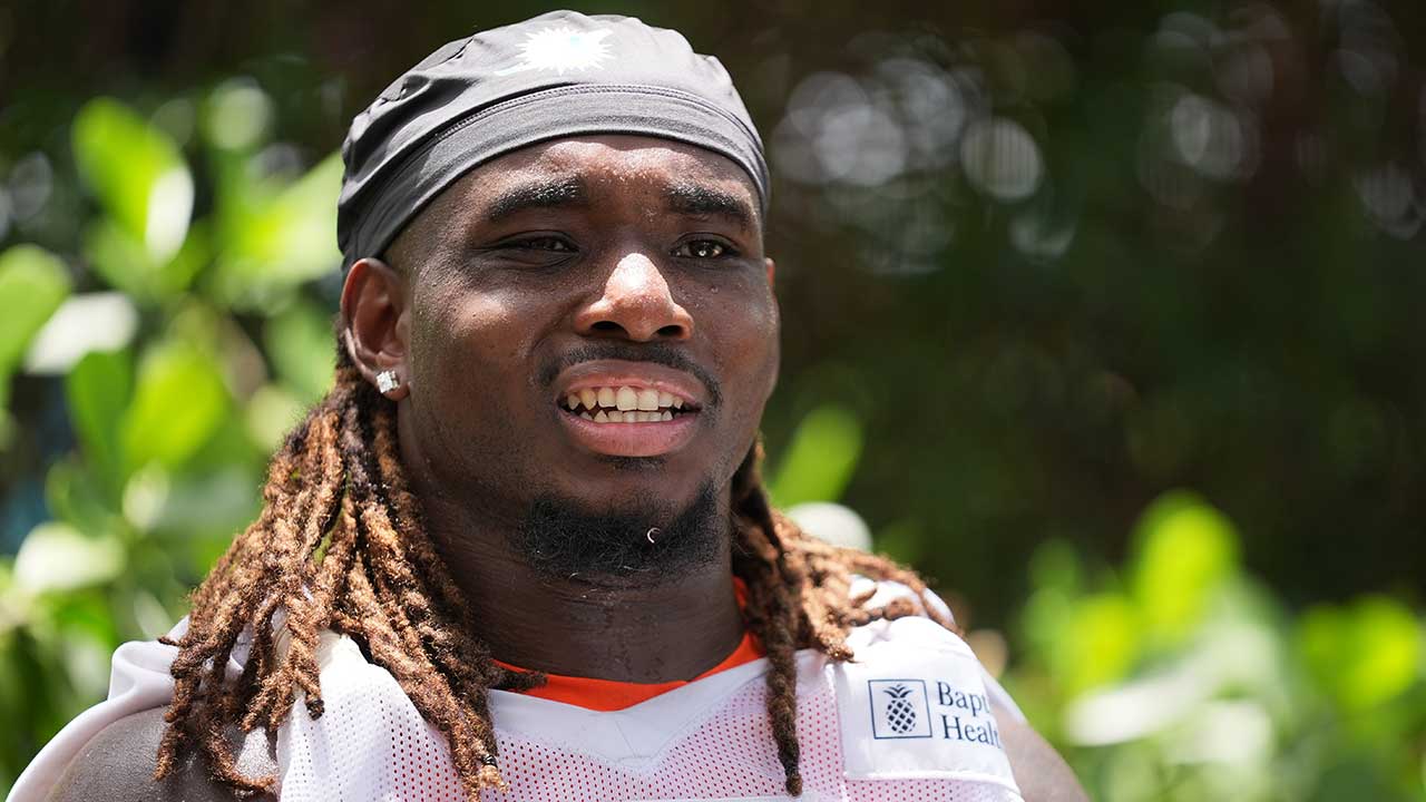 Miami Dolphins center Aaron Brewer talks with the news media at NFL football practice, Tuesday, June 2, 2026, in Miami Gardens, Fla. (AP Photo/Lynne Sladky)