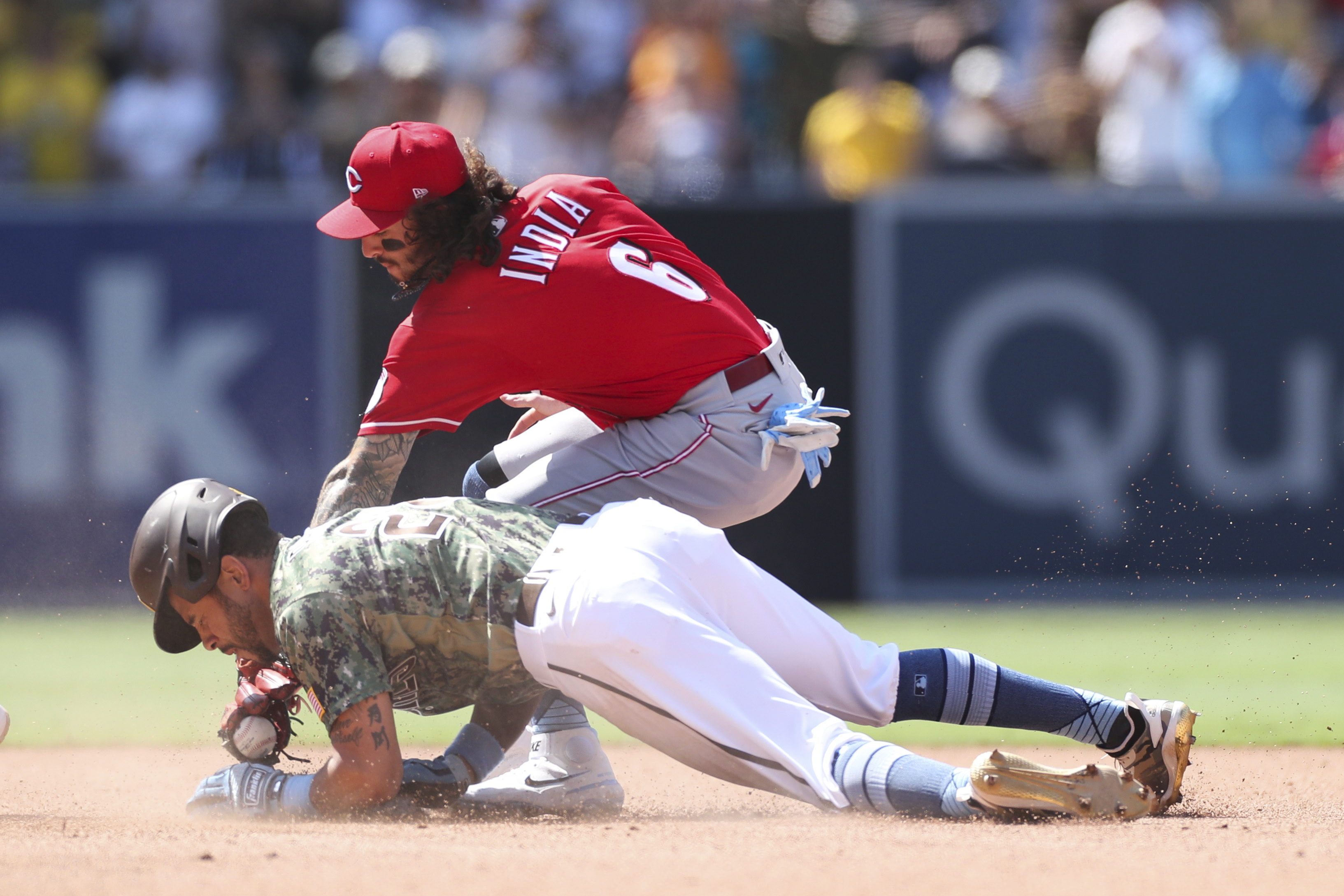 Padres beat Reds
